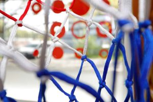 Ein symbolisches Bild zum Thema Netzwerk. Ein Tornetz eines Fussballtores in Nahaufnahme.